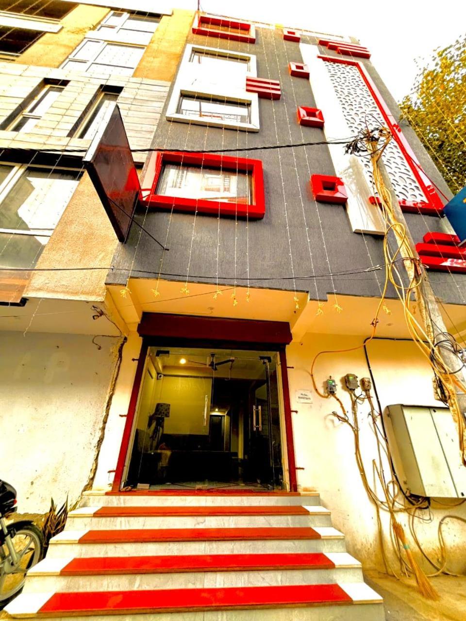 Collection I 3* New Delhi